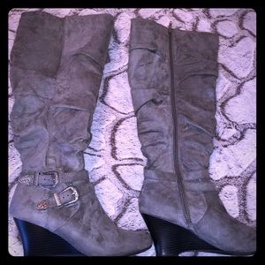SO gray faux suede wedge boots